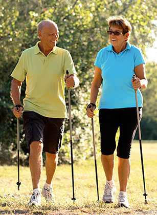 couple-pole-walking-307x420